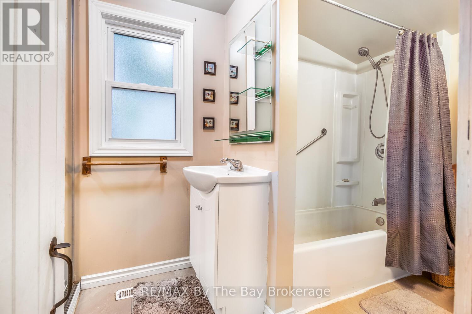 1120 King Edward Avenue, South Bruce Peninsula, Ontario  N0H 2G0 - Photo 18 - X12251015