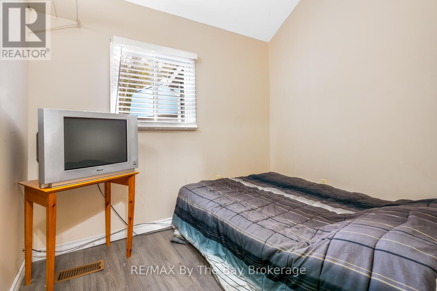 1120 King Edward Avenue, South Bruce Peninsula, Ontario  N0H 2G0 - Photo 19 - X12251015