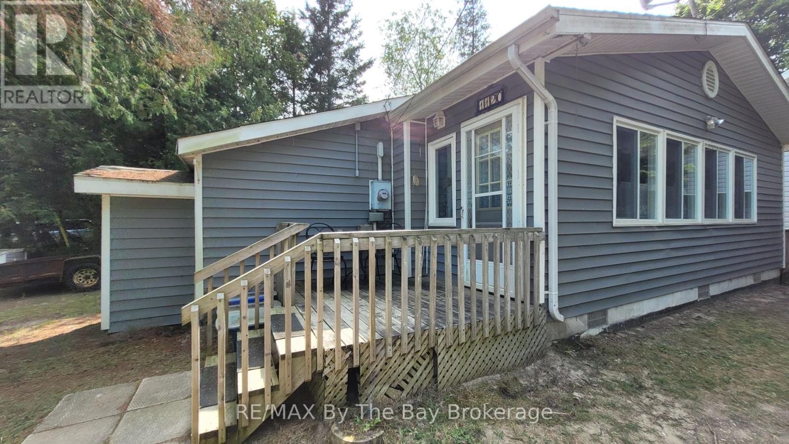 1120 King Edward Avenue, South Bruce Peninsula, Ontario  N0H 2G0 - Photo 2 - X12251015
