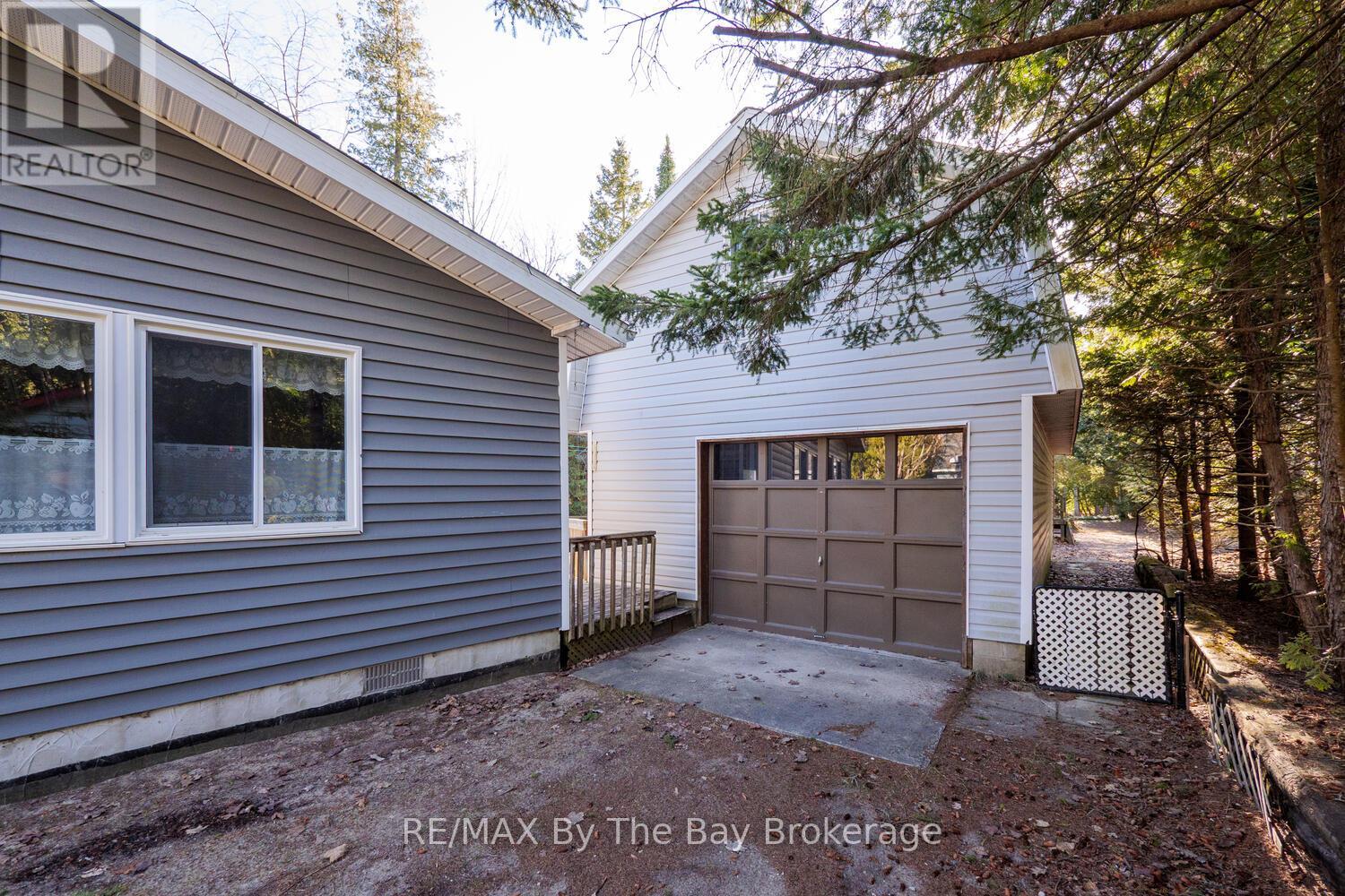 1120 King Edward Avenue, South Bruce Peninsula, Ontario  N0H 2G0 - Photo 24 - X12251015