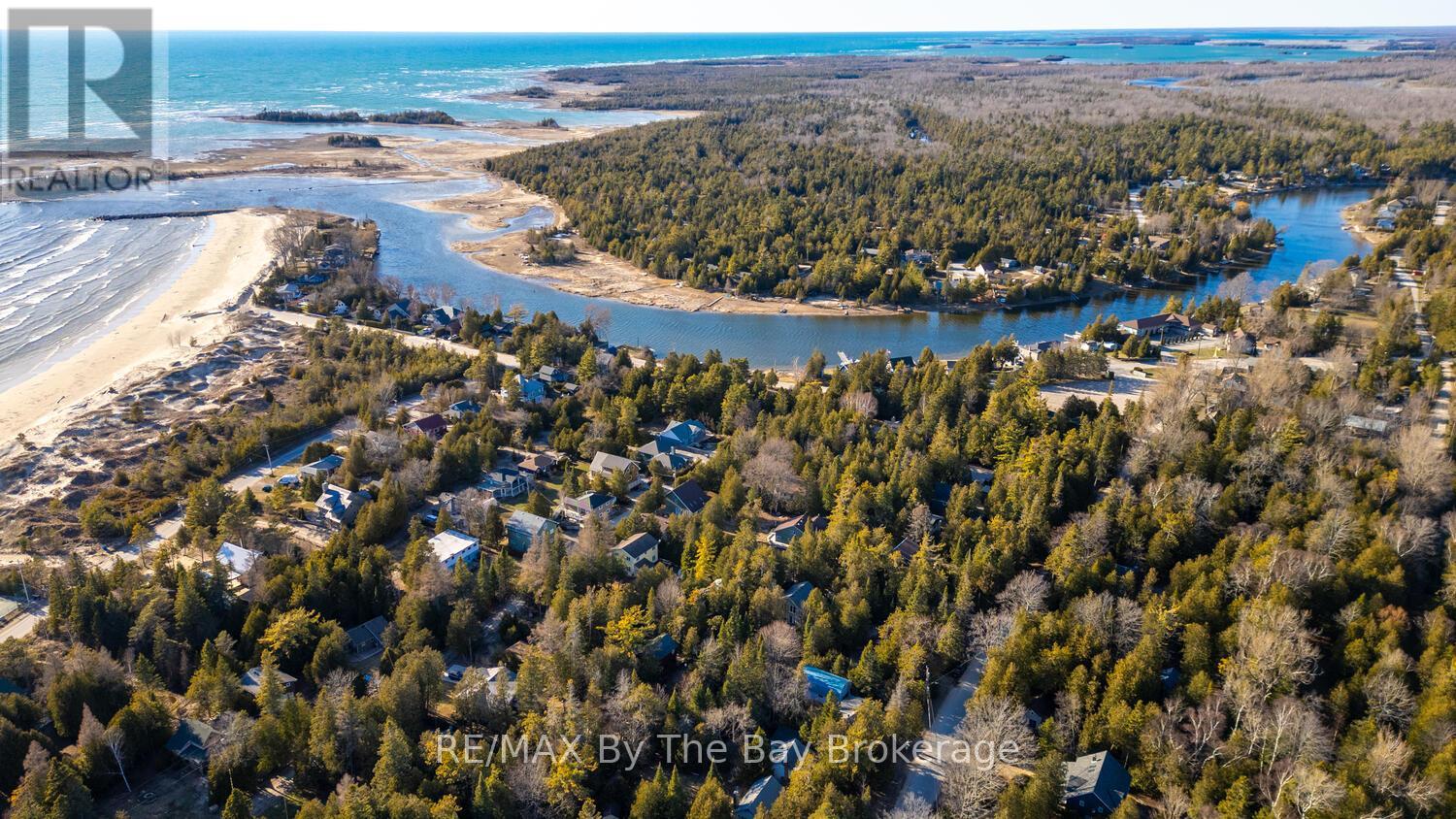 1120 King Edward Avenue, South Bruce Peninsula, Ontario  N0H 2G0 - Photo 33 - X12251015