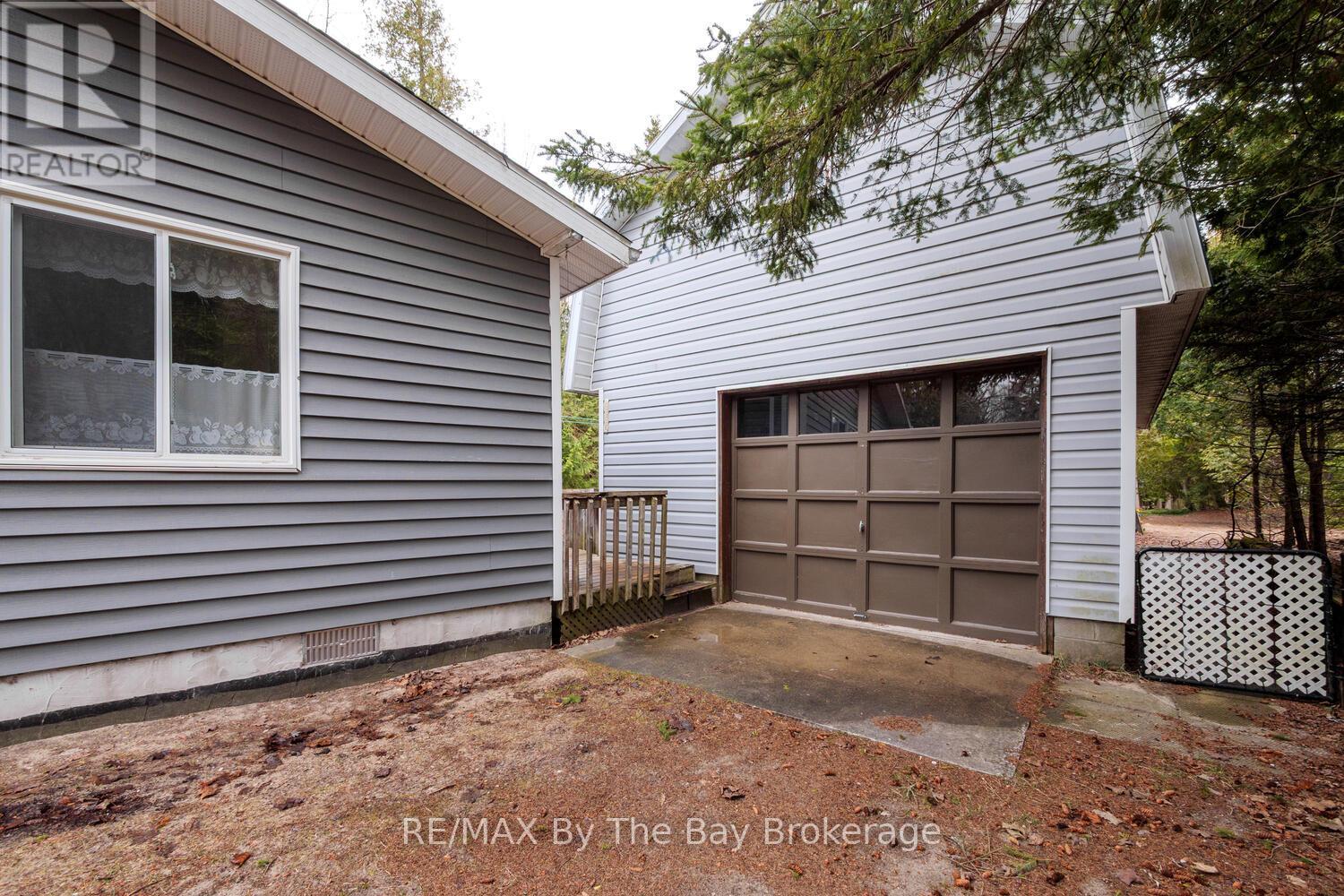 1120 King Edward Avenue, South Bruce Peninsula, Ontario  N0H 2G0 - Photo 39 - X12251015