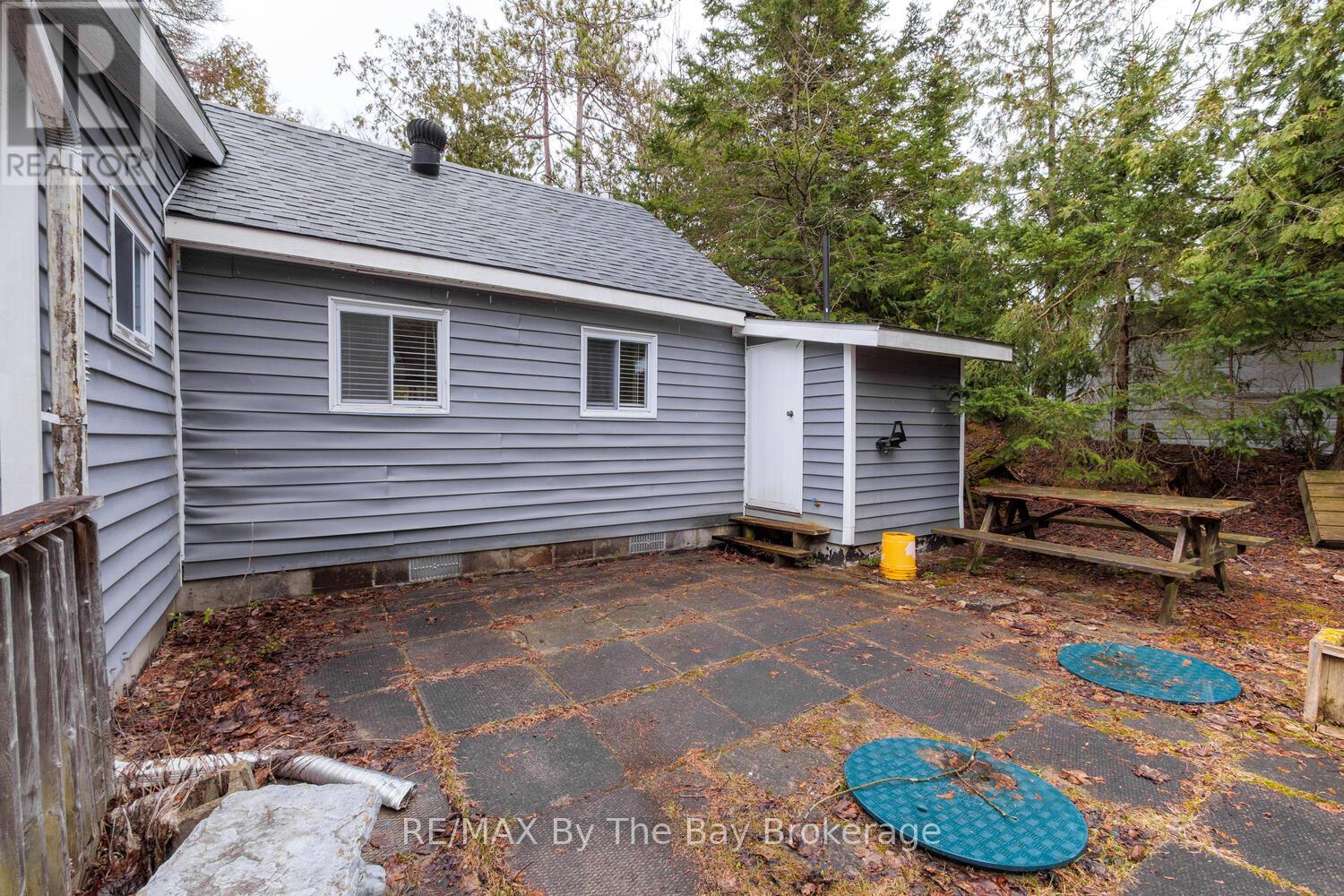 1120 King Edward Avenue, South Bruce Peninsula, Ontario  N0H 2G0 - Photo 45 - X12251015