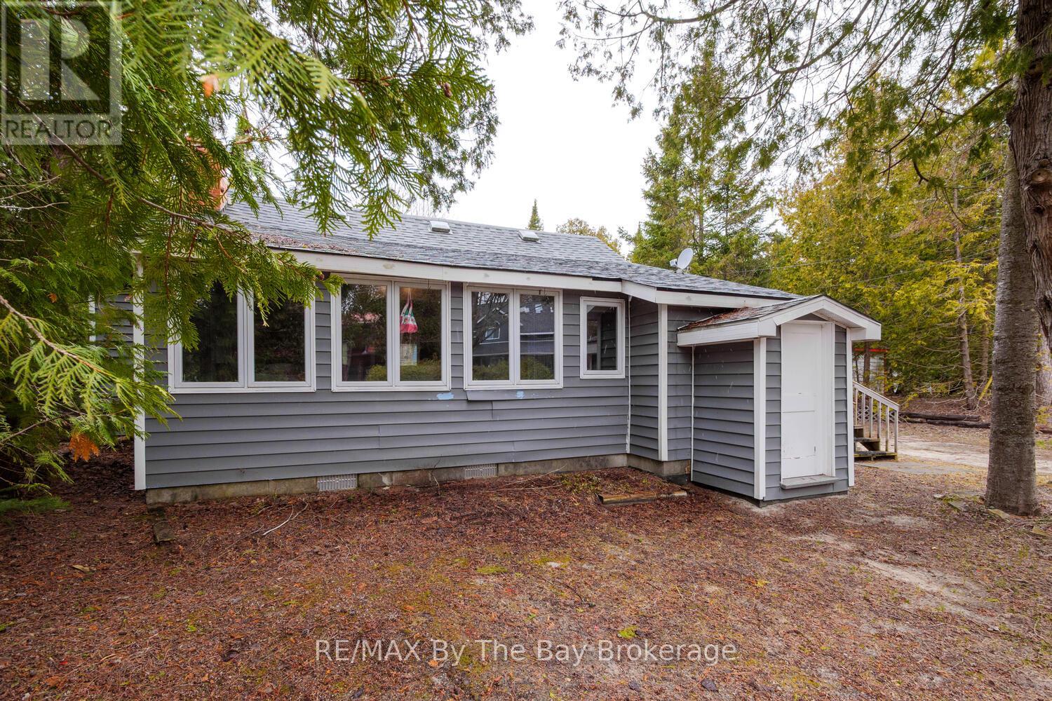 1120 King Edward Avenue, South Bruce Peninsula, Ontario  N0H 2G0 - Photo 47 - X12251015