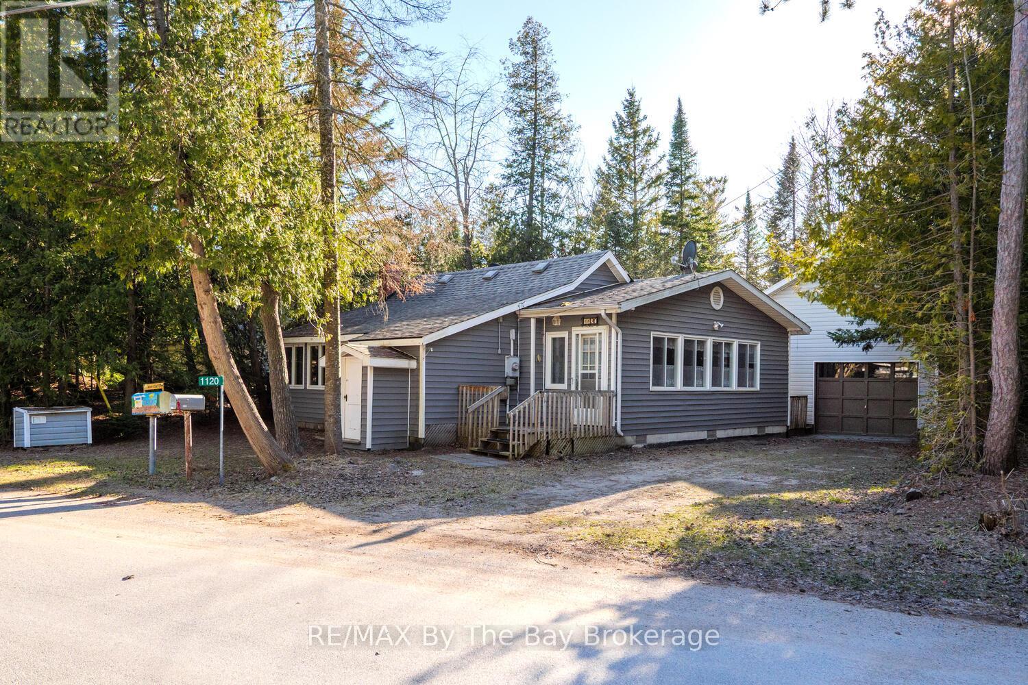 1120 King Edward Avenue, South Bruce Peninsula, Ontario  N0H 2G0 - Photo 6 - X12251015