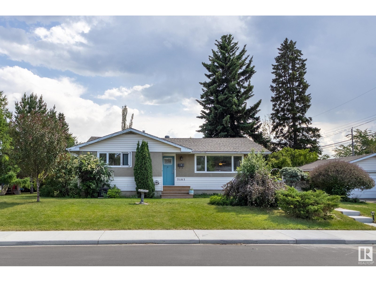 Property at 7107 96B AV NW image 1