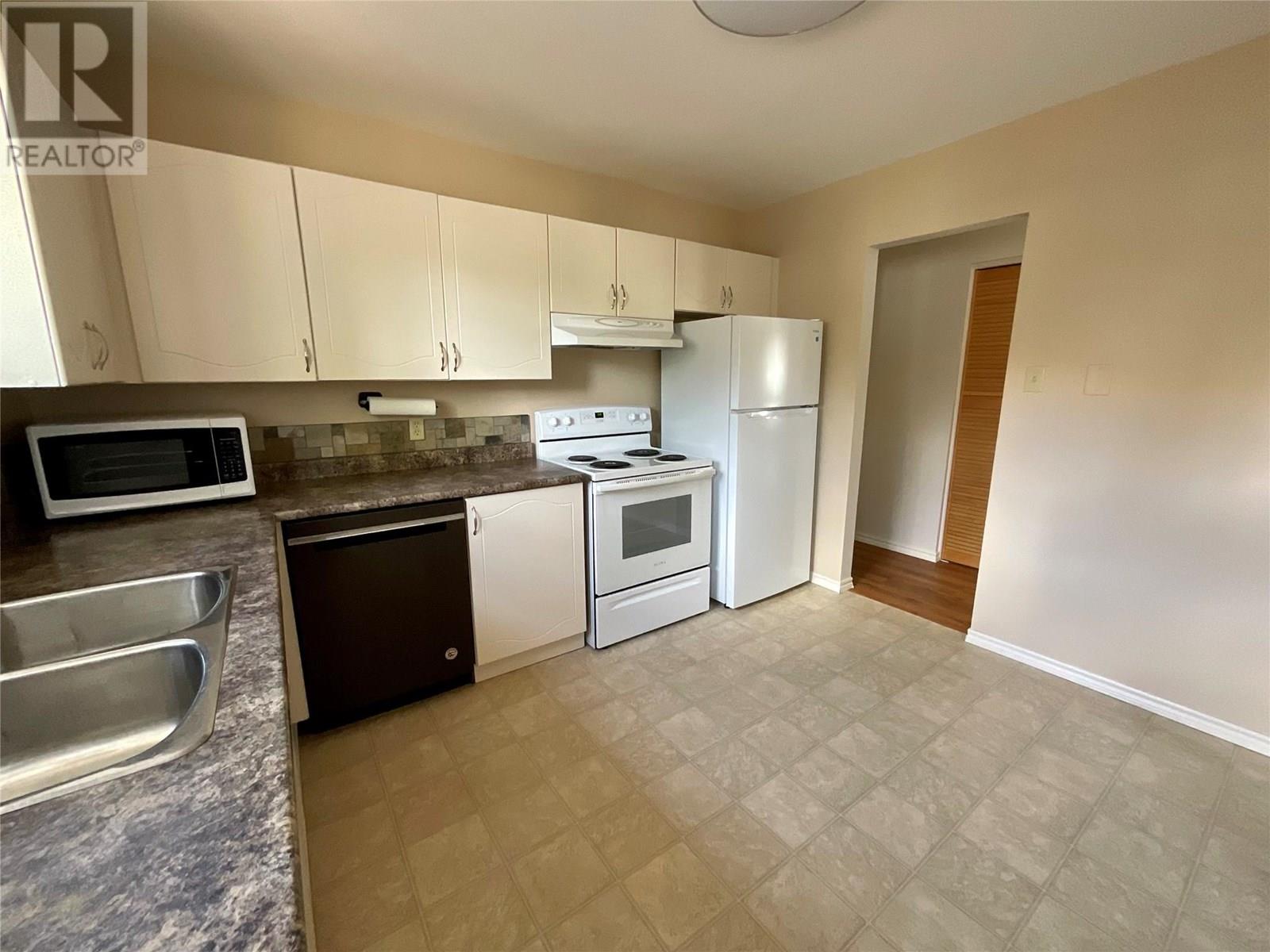 Property at 103 Hambrook Lane image 4
