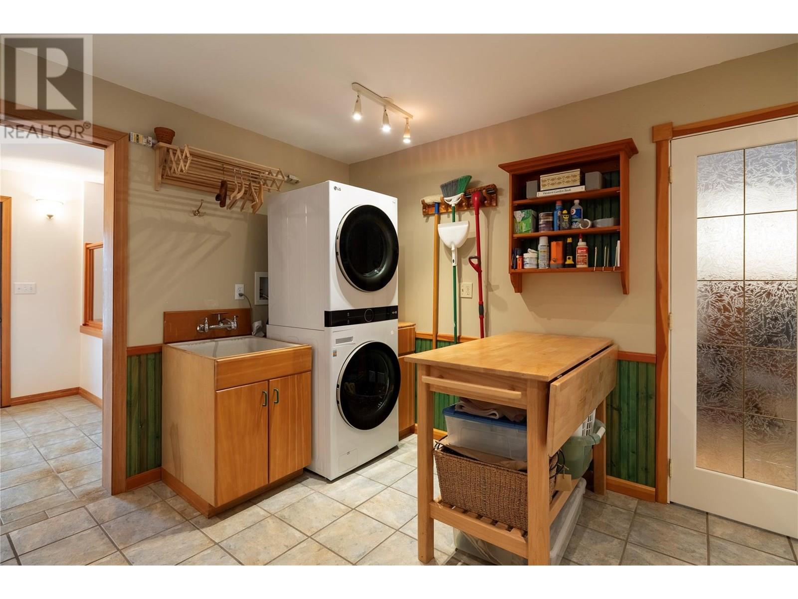 Property at 1203 41 Avenue image 4