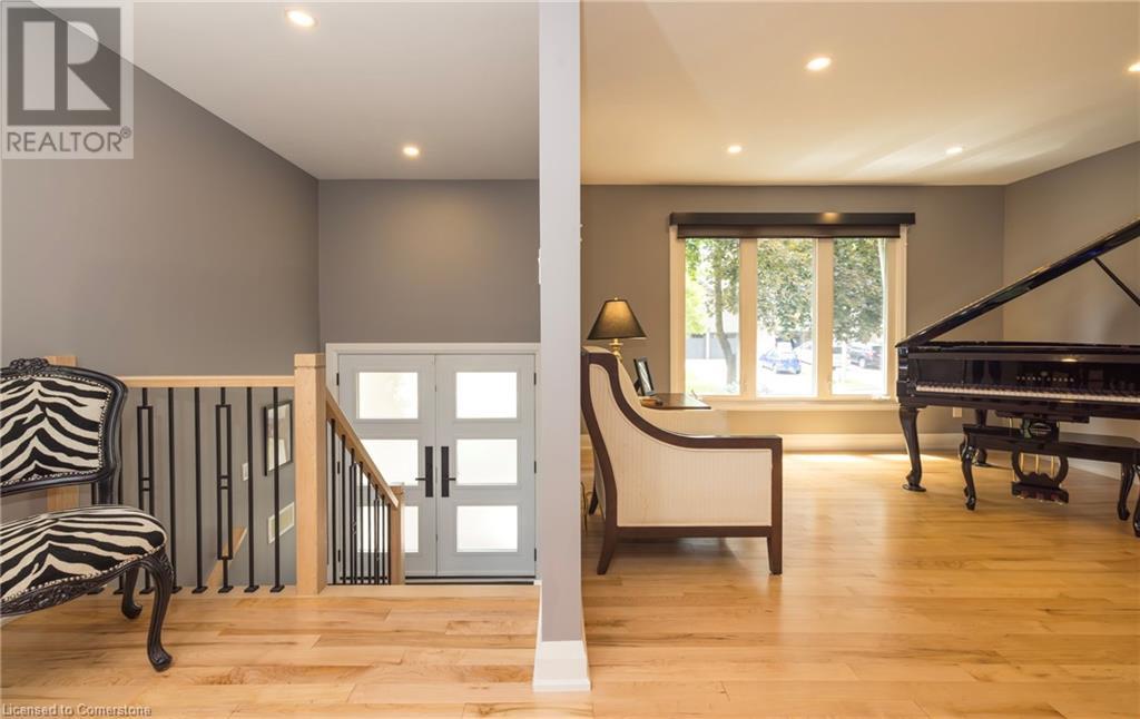 Property at 2183 SANDRINGHAM Drive image 3