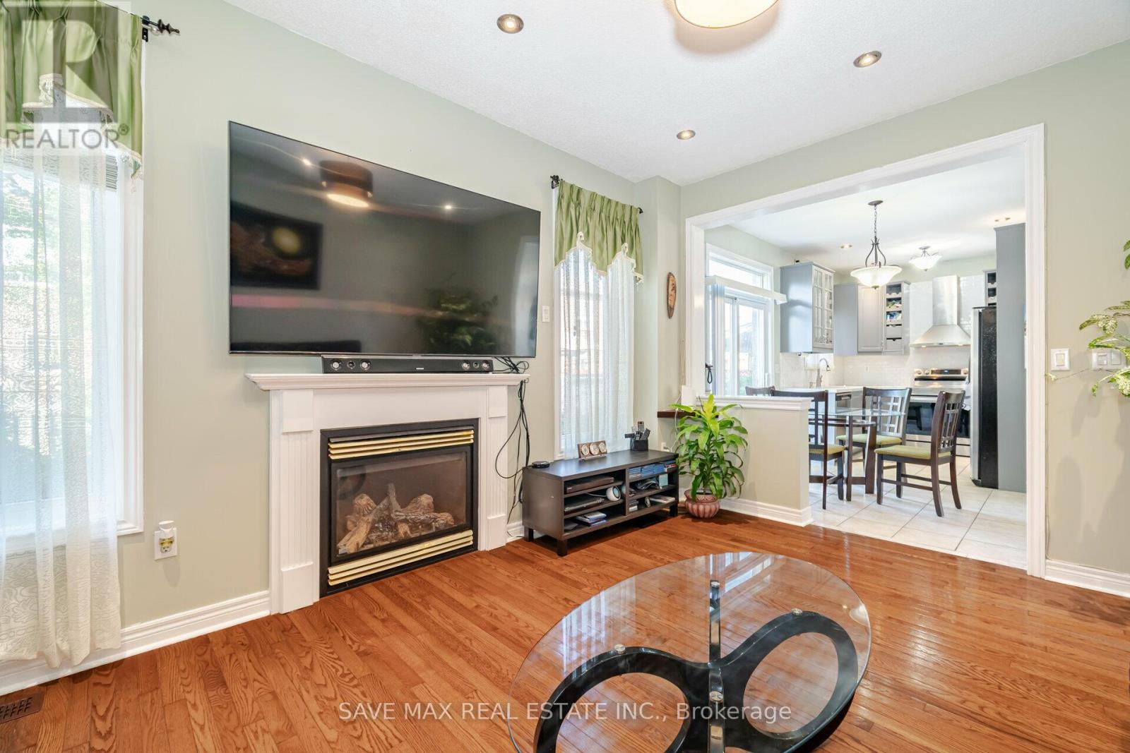 5669 Freshwater Drive, Mississauga, Ontario  L5M 7G1 - Photo 12 - W12251081