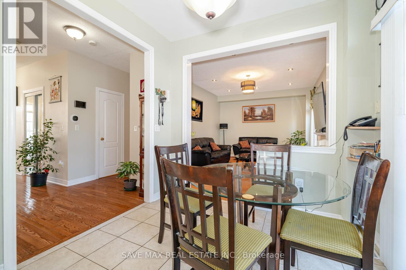 5669 Freshwater Drive, Mississauga, Ontario  L5M 7G1 - Photo 15 - W12251081