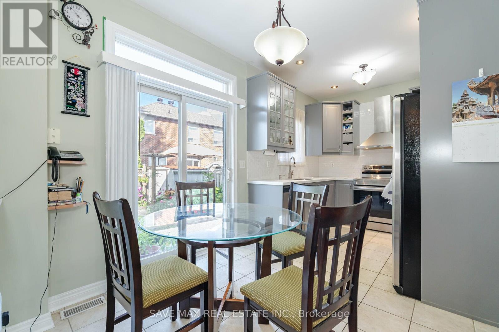 5669 Freshwater Drive, Mississauga, Ontario  L5M 7G1 - Photo 16 - W12251081