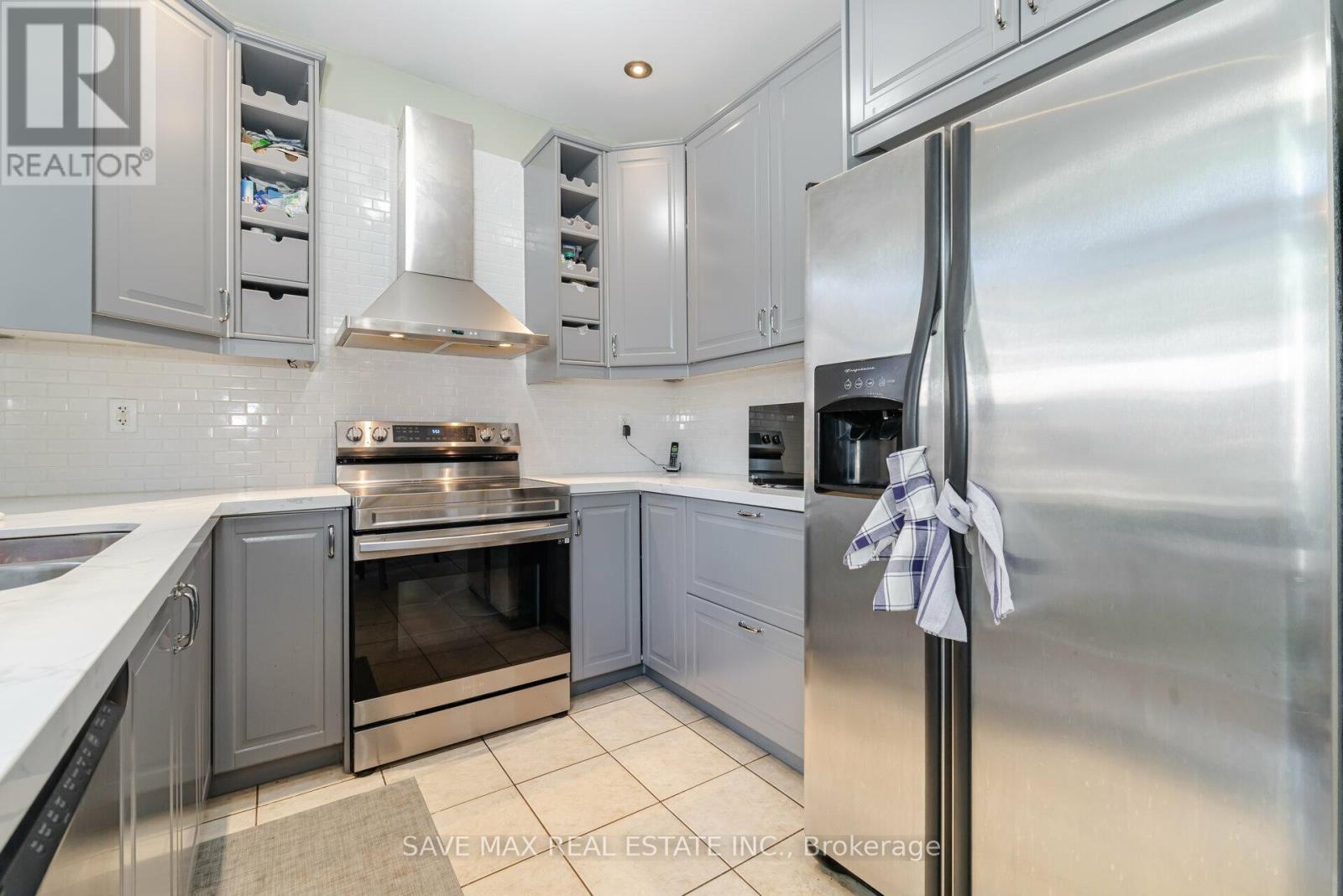 5669 Freshwater Drive, Mississauga, Ontario  L5M 7G1 - Photo 18 - W12251081