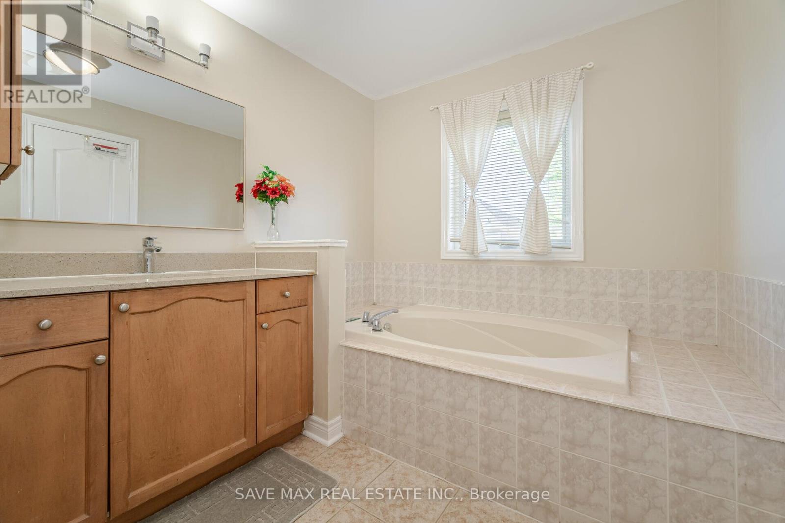 5669 Freshwater Drive, Mississauga, Ontario  L5M 7G1 - Photo 25 - W12251081