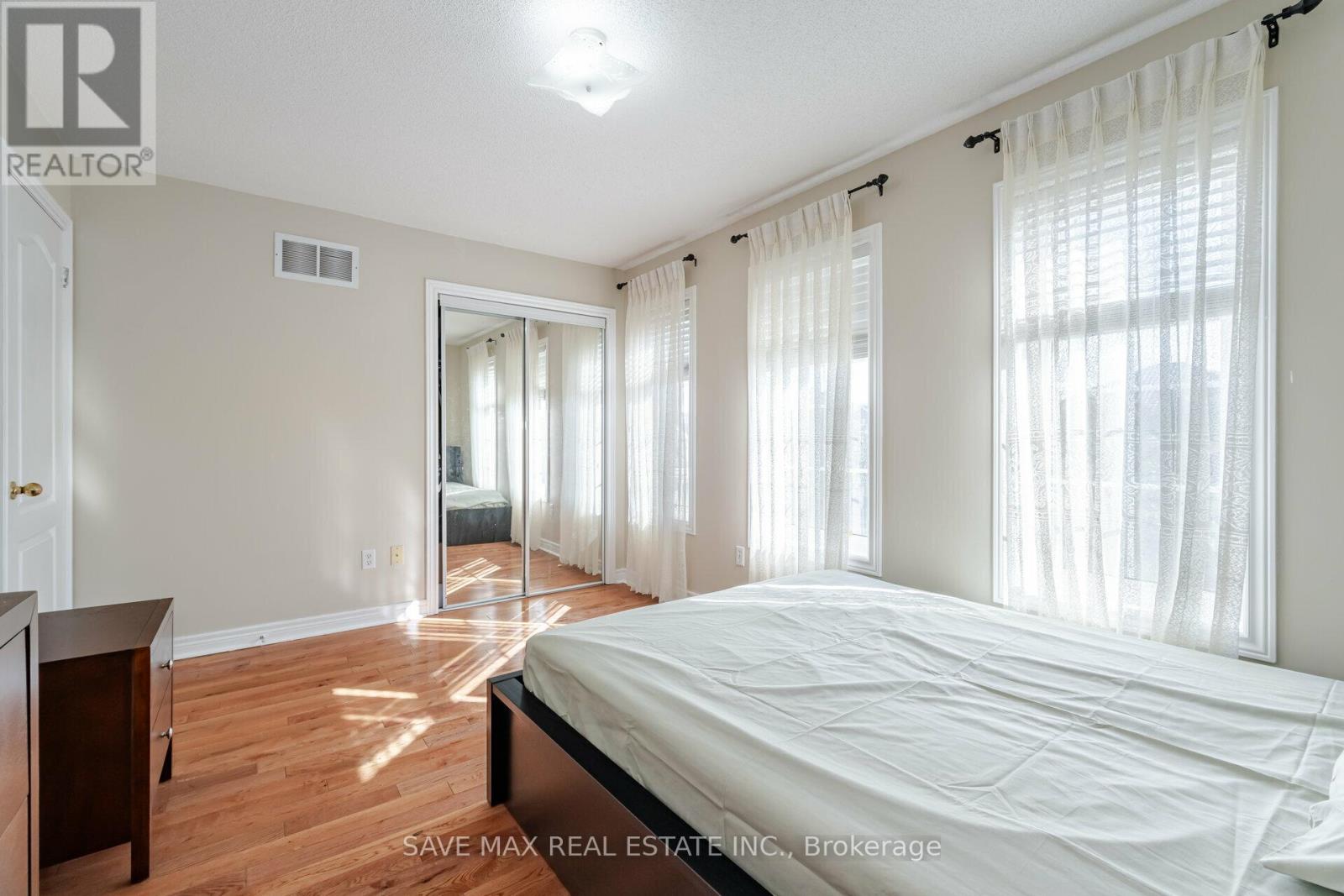 5669 Freshwater Drive, Mississauga, Ontario  L5M 7G1 - Photo 28 - W12251081