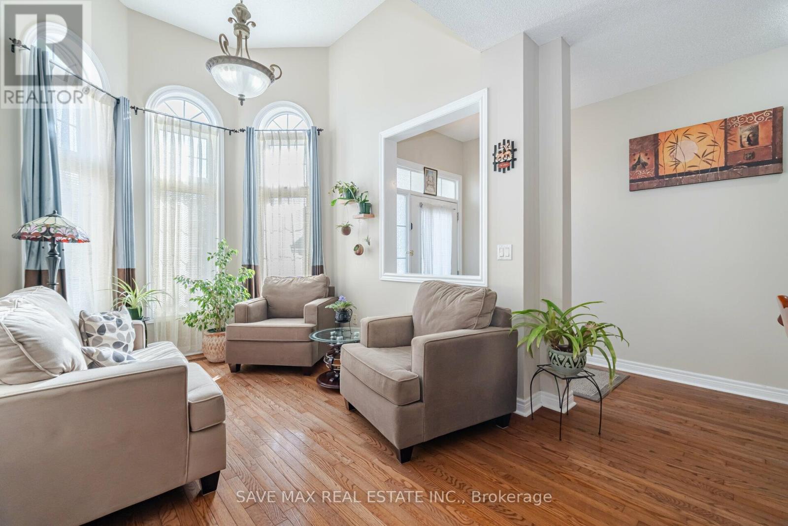5669 Freshwater Drive, Mississauga, Ontario  L5M 7G1 - Photo 6 - W12251081