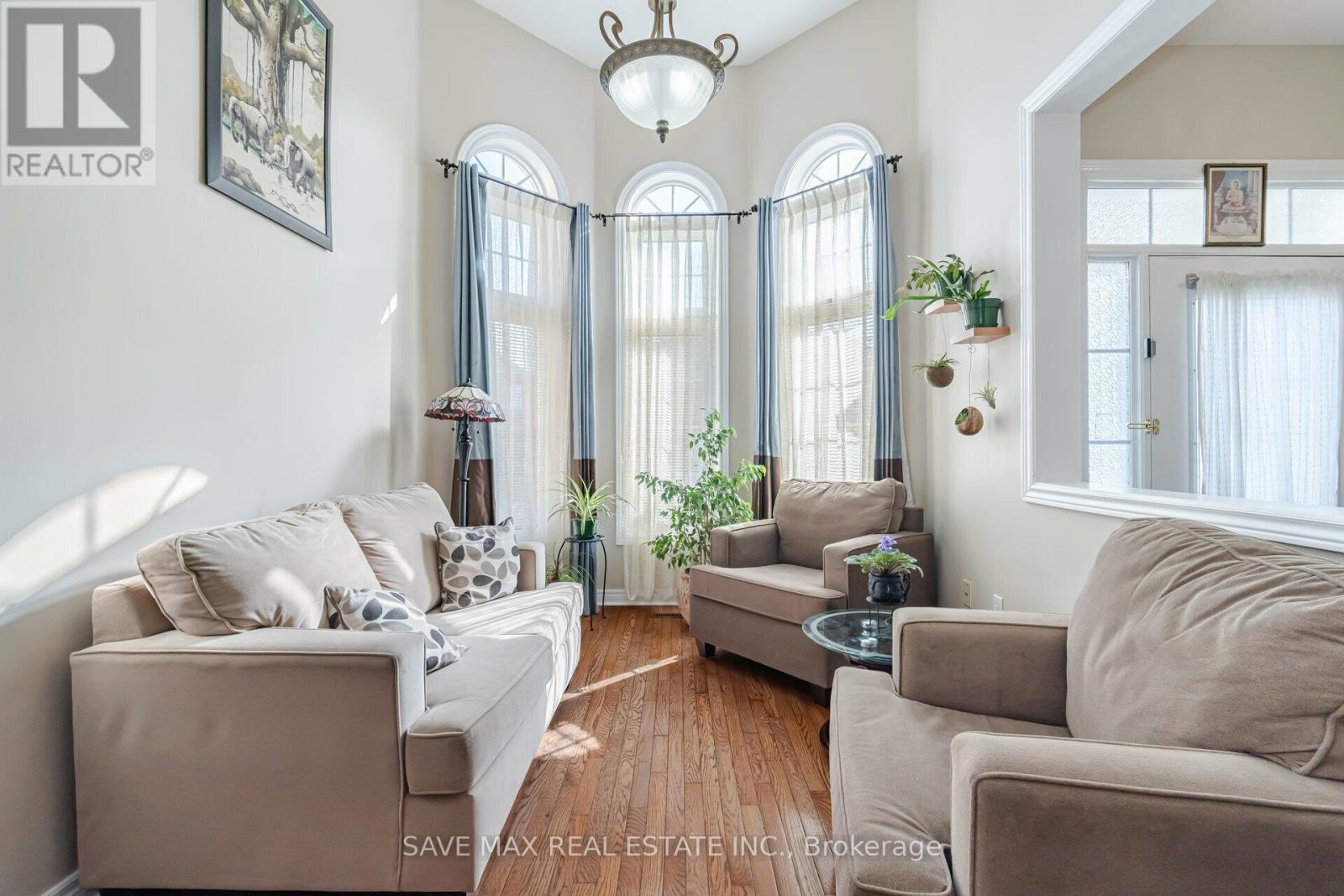 5669 Freshwater Drive, Mississauga, Ontario  L5M 7G1 - Photo 7 - W12251081