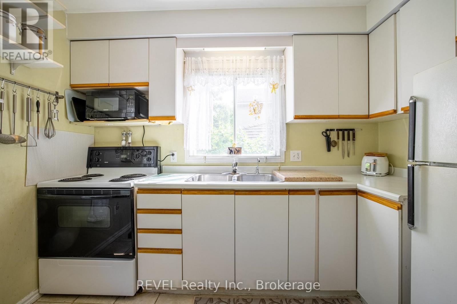 37 Manchester Avenue, St. Catharines, Ontario  L2R 1N9 - Photo 13 - X12251119