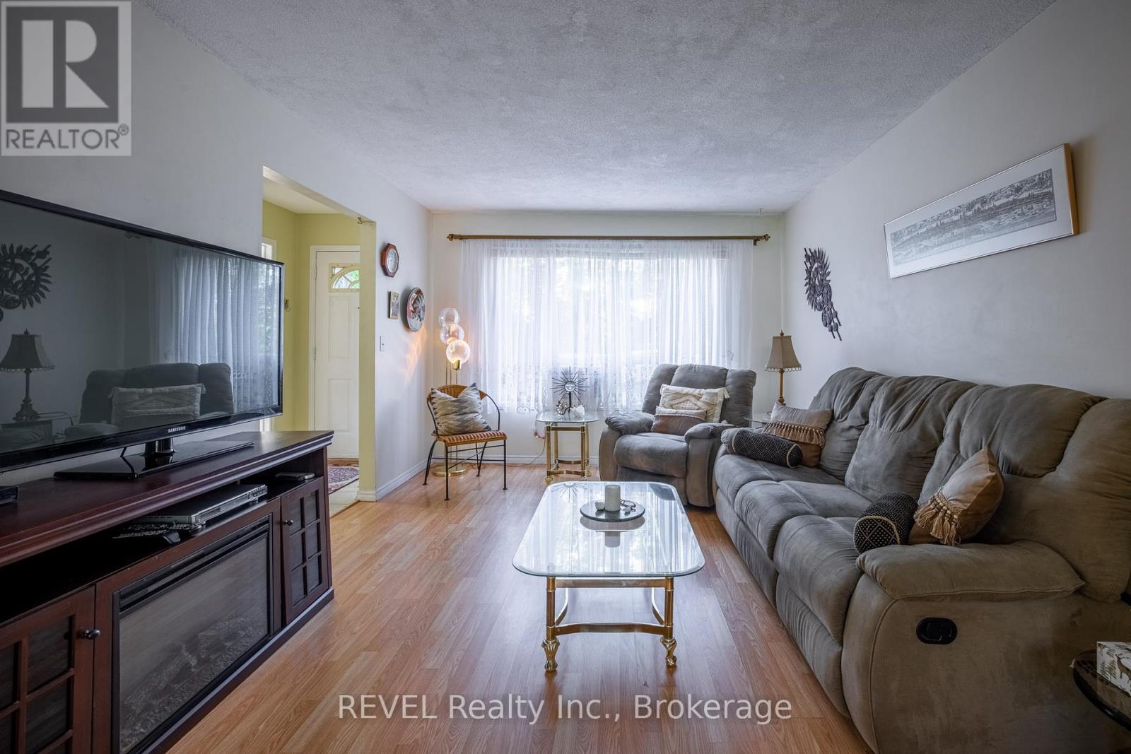 37 Manchester Avenue, St. Catharines, Ontario  L2R 1N9 - Photo 7 - X12251119