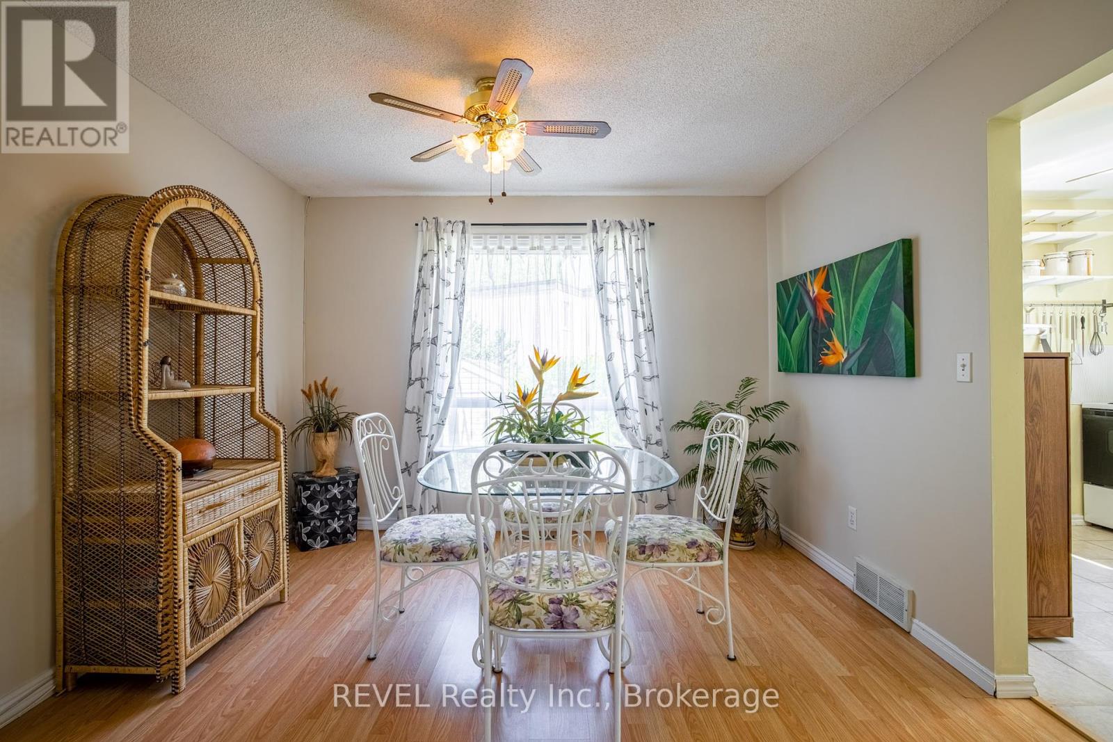 37 Manchester Avenue, St. Catharines, Ontario  L2R 1N9 - Photo 9 - X12251119