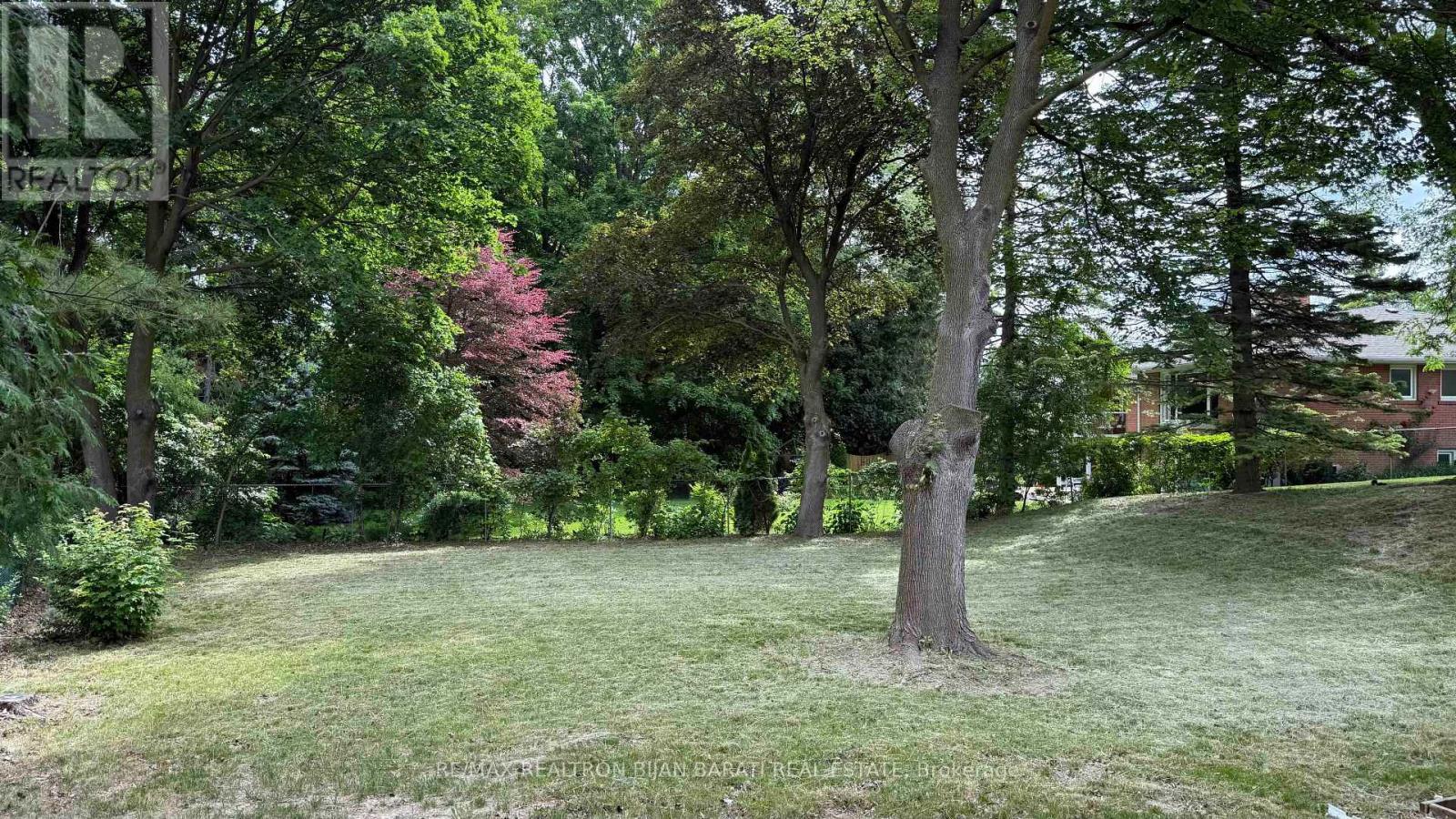 107 Burbank Drive, Toronto, Ontario  M2K 1N6 - Photo 5 - C12249714