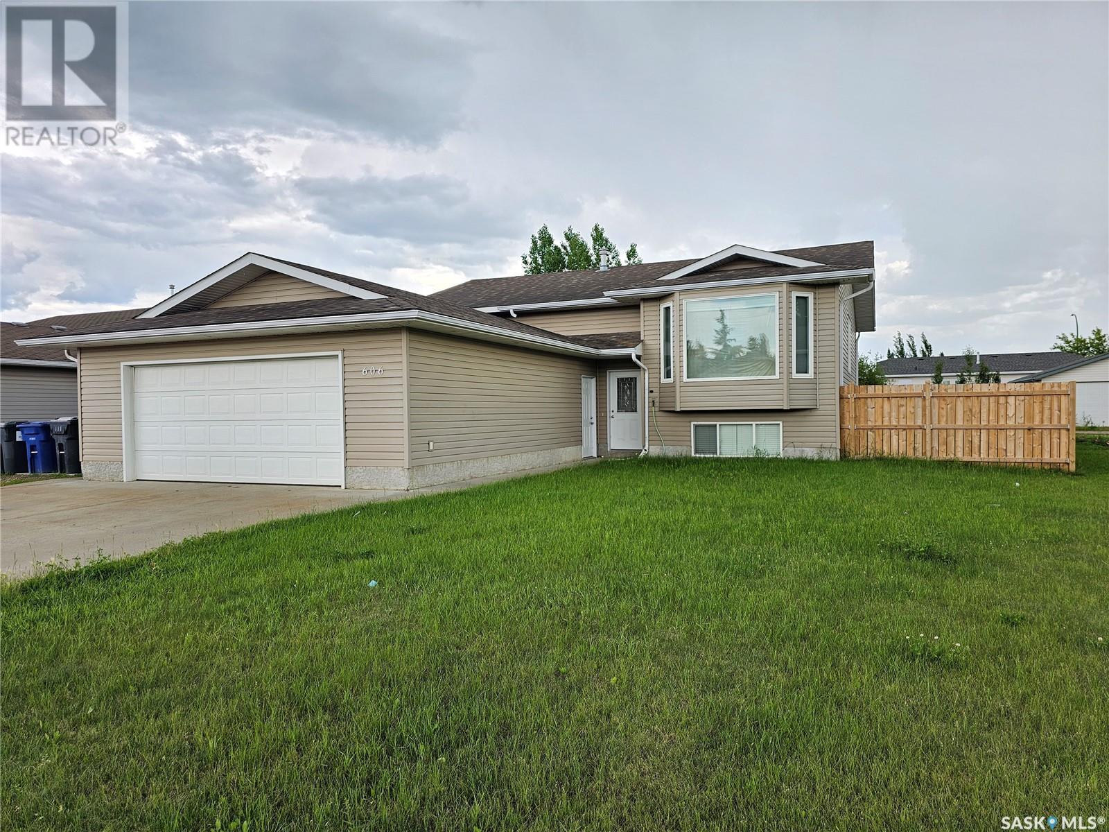 Property at 606 7th AVENUE W image 1