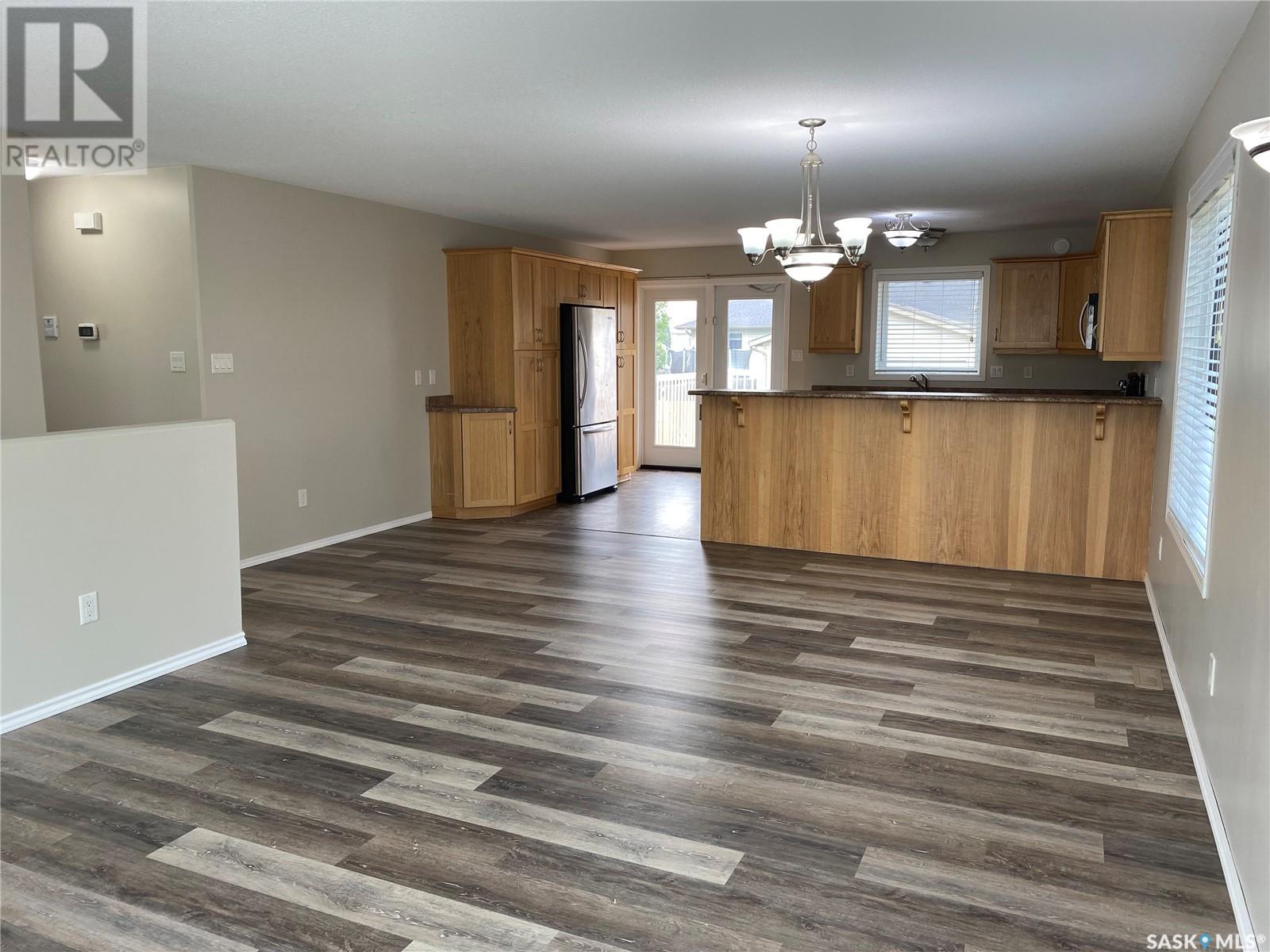 Property at 606 7th AVENUE W image 2