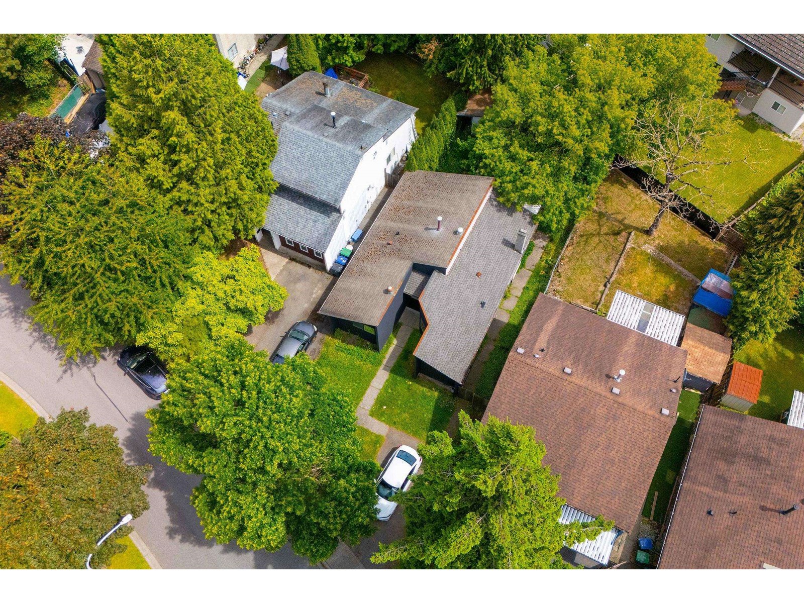 Property at 7092 129A STREET image 3