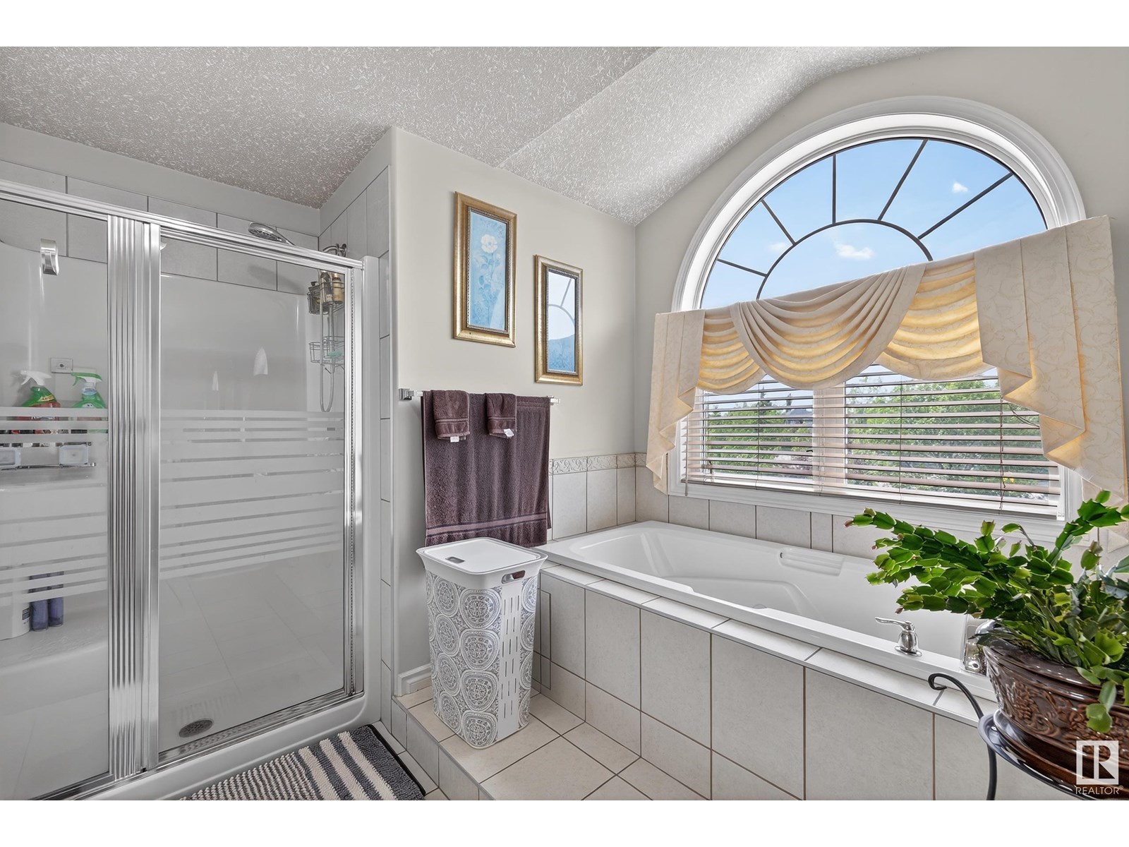 Property at 10671 180 AV NW image 4