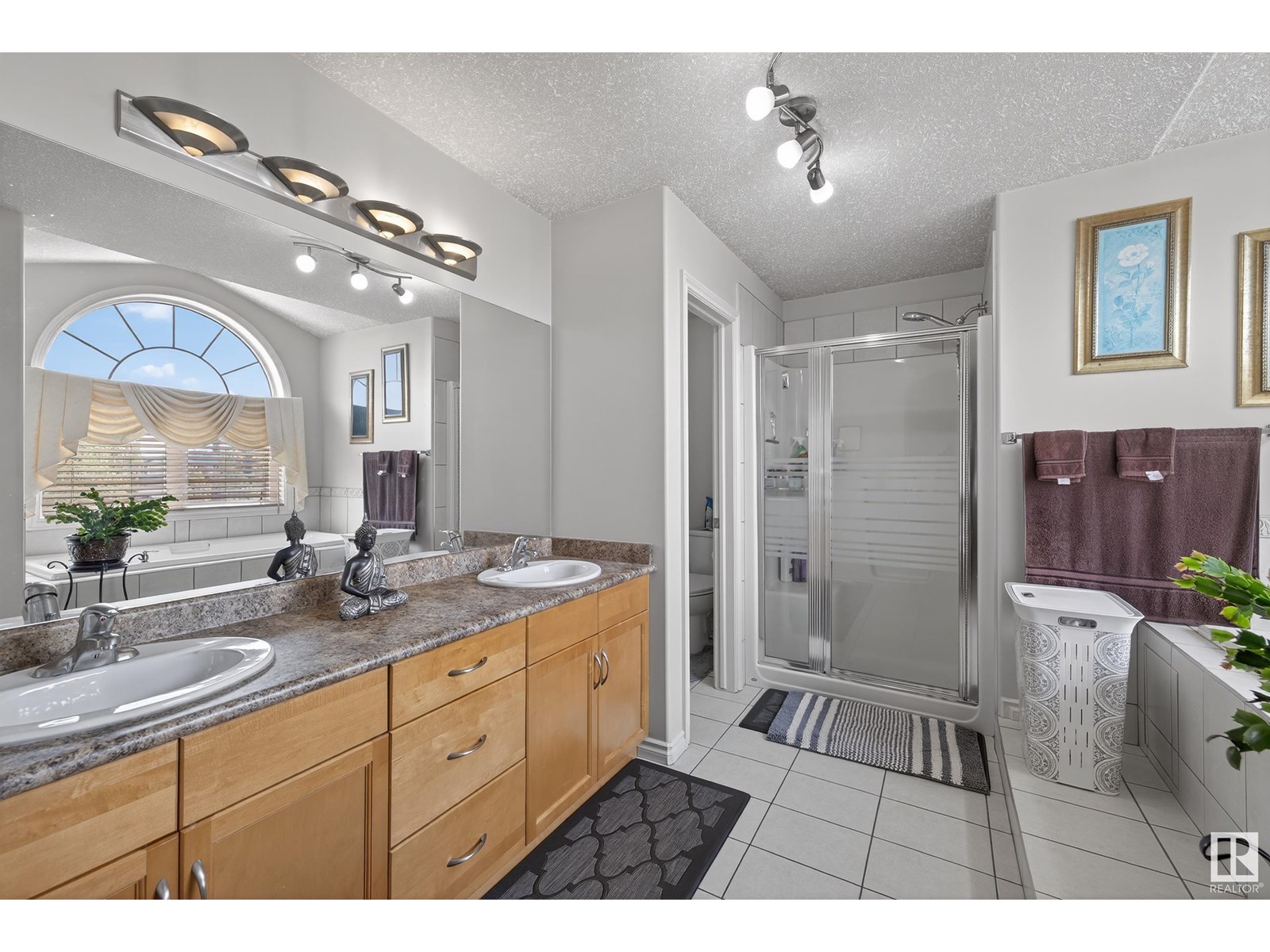 Property at 10671 180 AV NW image 3