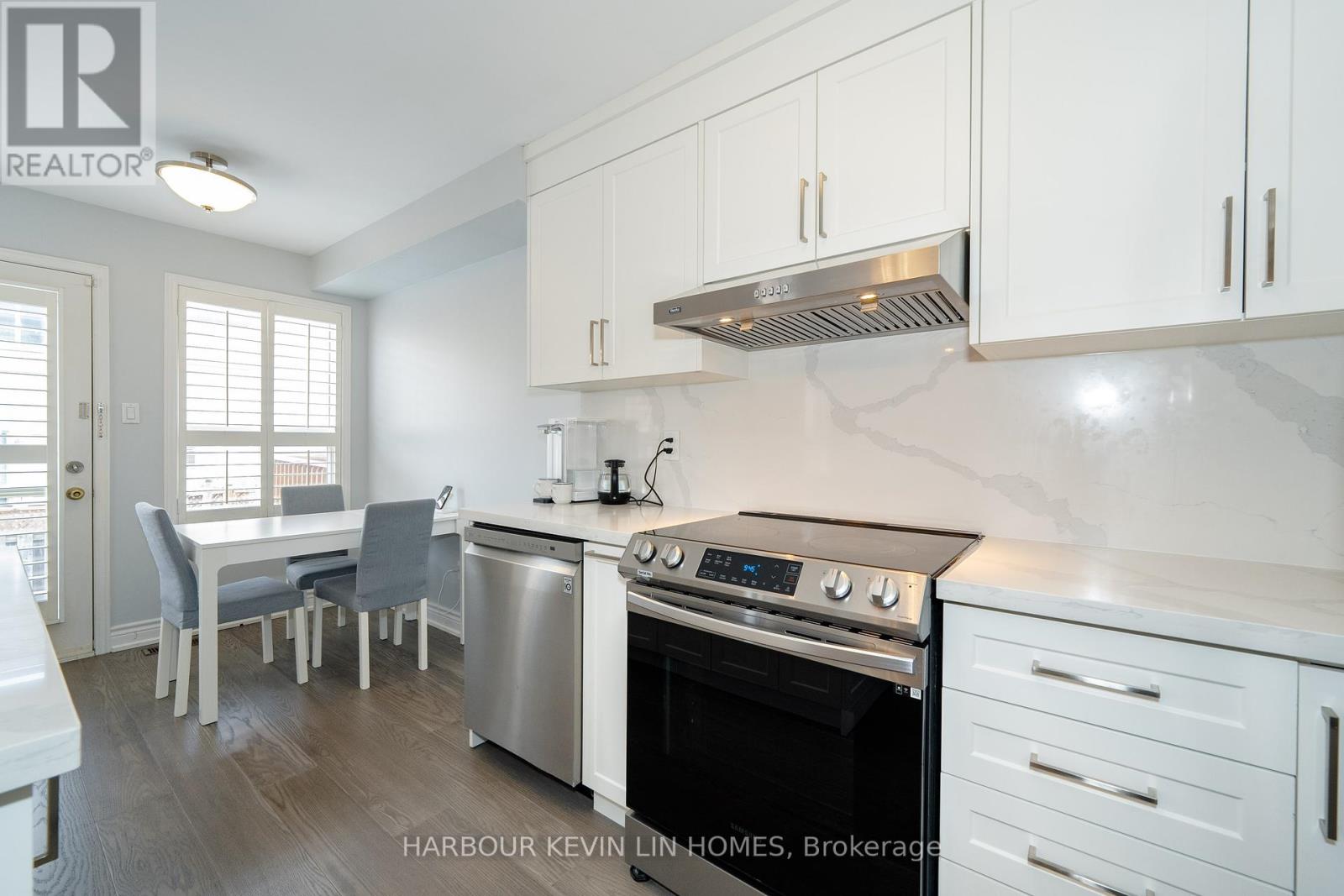 Property at 84 GRASSLANDS AVENUE N image 5