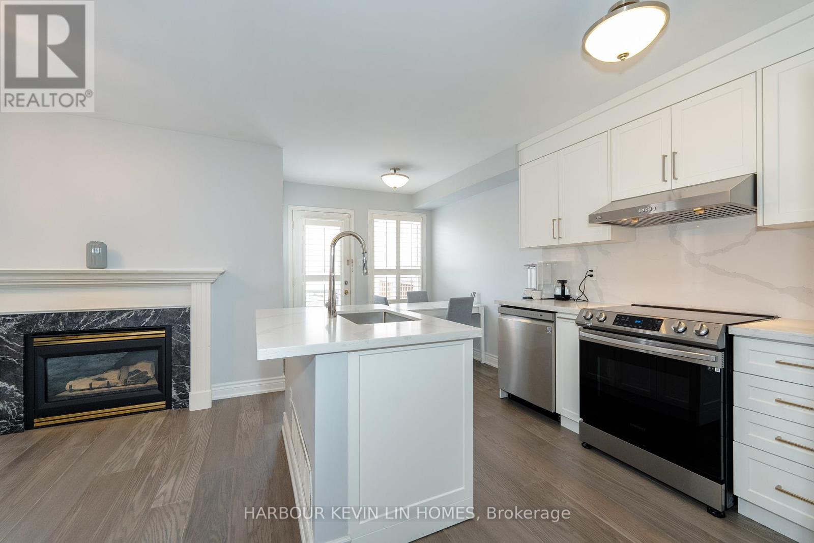 Property at 84 GRASSLANDS AVENUE N image 4