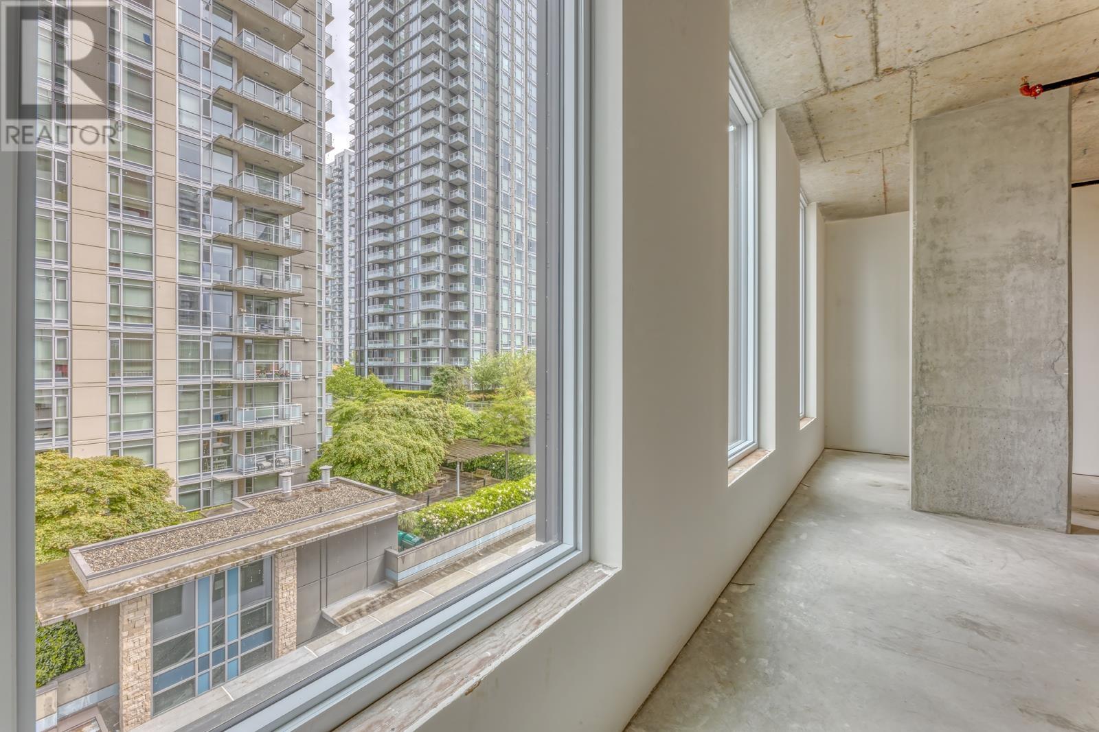 504 2992 Glen Drive, Coquitlam, British Columbia  V3B 0V2 - Photo 6 - C8070394