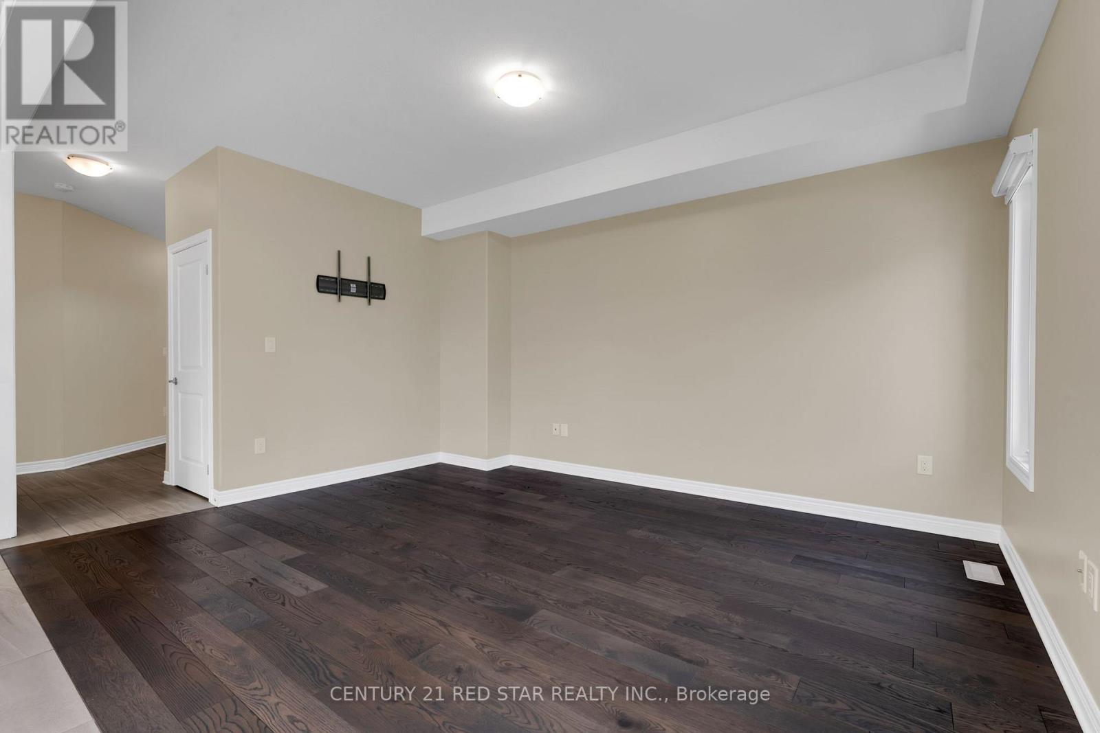 55 Laurent Avenue, Welland, Ontario  L3B 0E2 - Photo 10 - X12251163