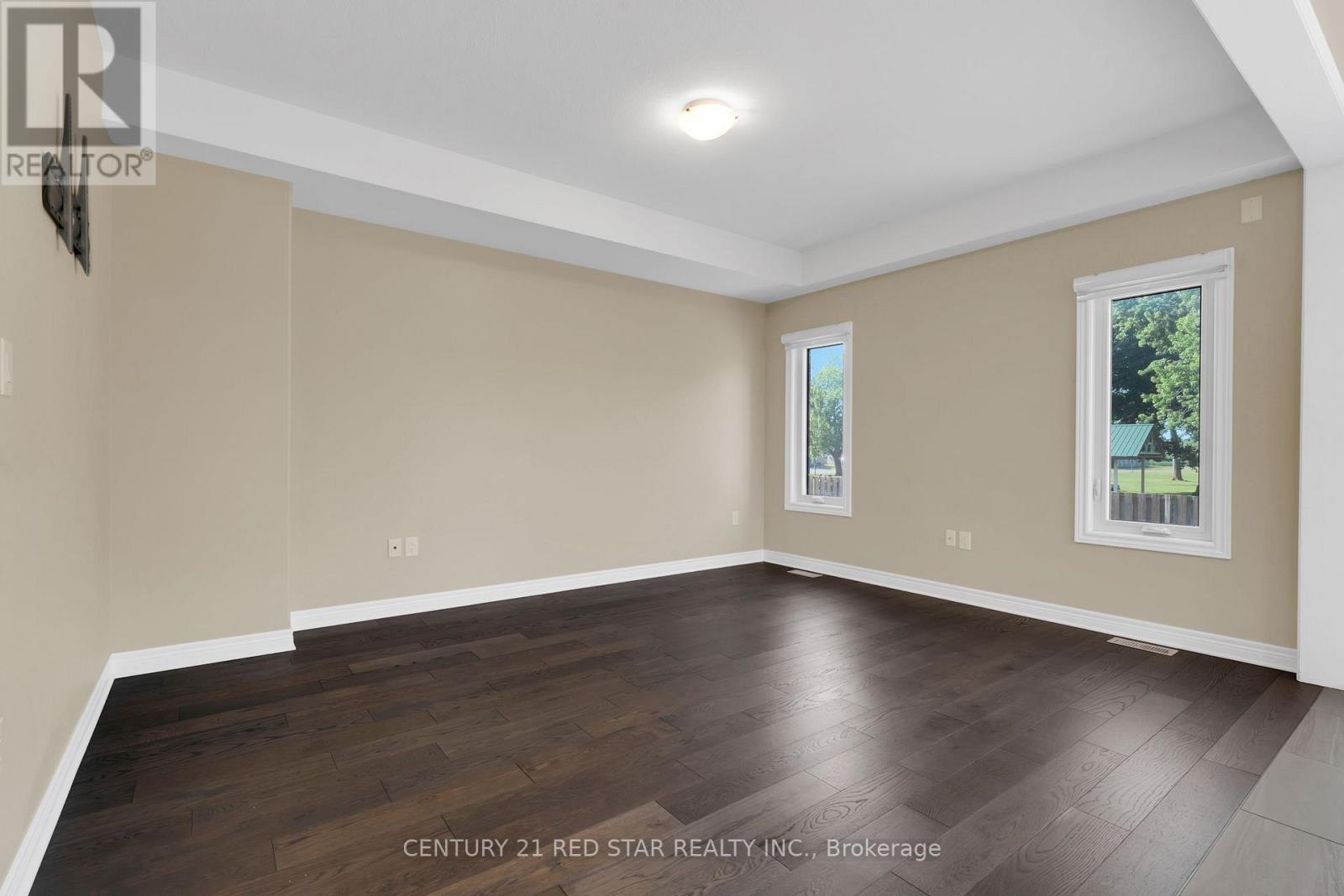 55 Laurent Avenue, Welland, Ontario  L3B 0E2 - Photo 9 - X12251163