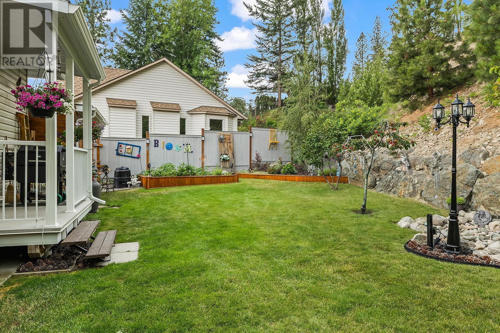 Property at 5827 VICTORIA Street image 2