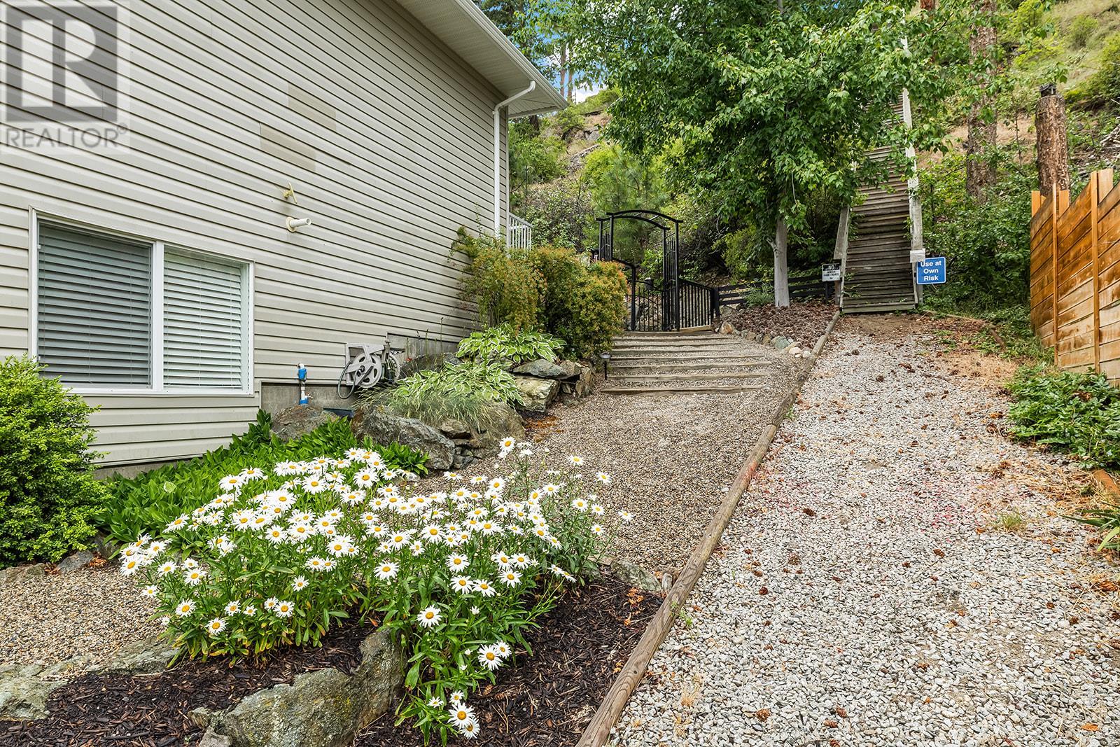 Property at 5827 VICTORIA Street image 1