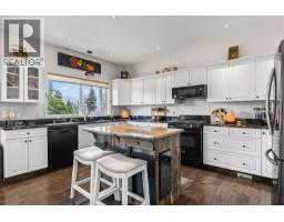 5827 VICTORIA Street Peachland