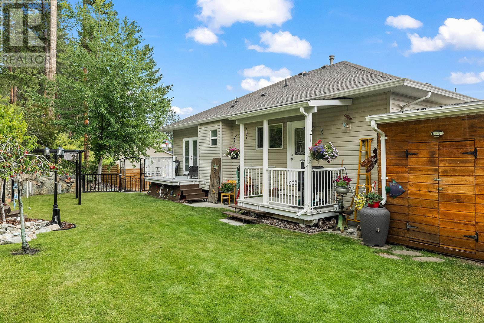 Property at 5827 VICTORIA Street image 3
