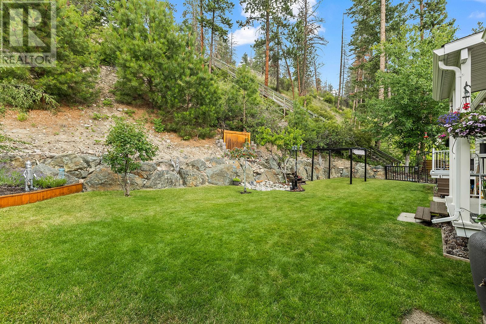 Property at 5827 VICTORIA Street image 4