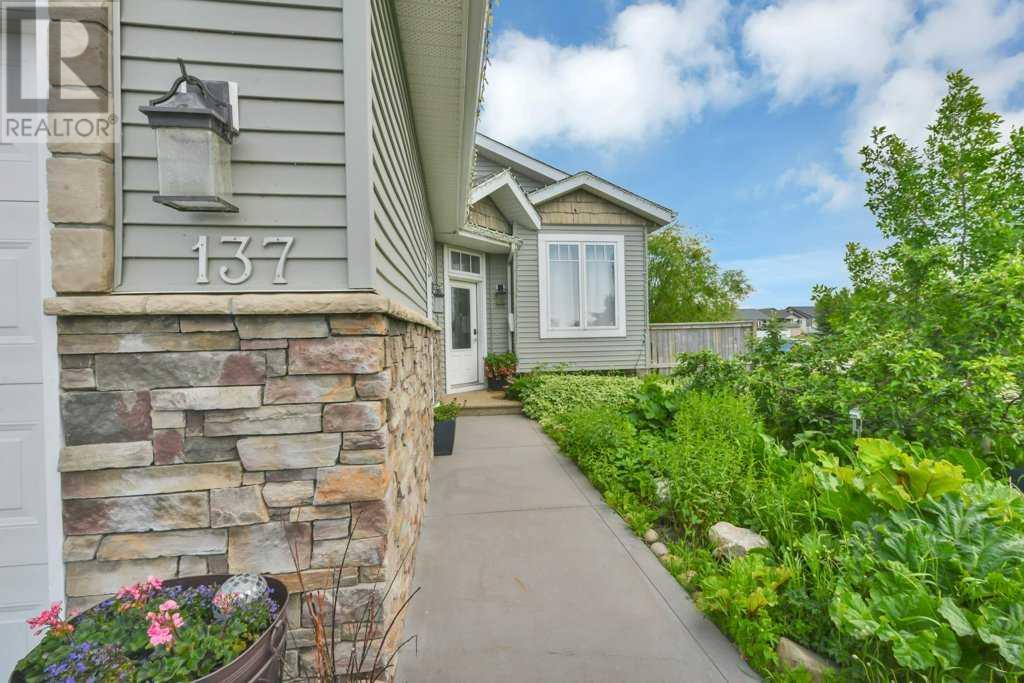 Property at 137 Oldring Crescent image 3