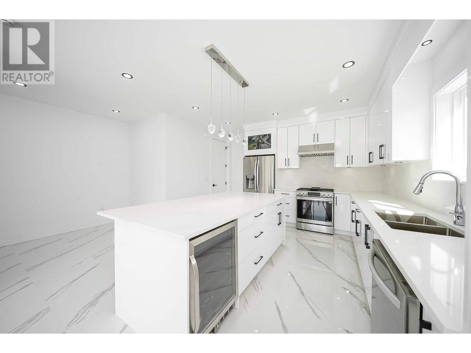 8014 11th Avenue, Burnaby, British Columbia  V3N 2N7 - Photo 9 - R3018484