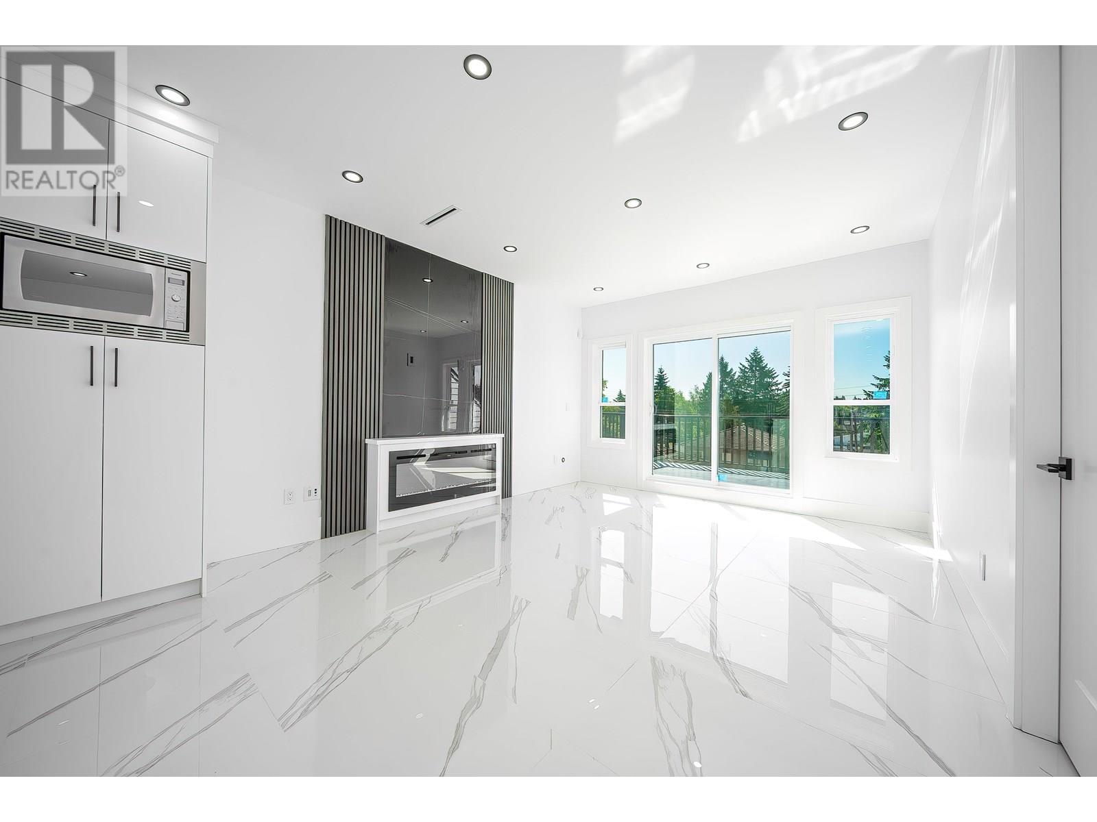 8014 11th Avenue, Burnaby, British Columbia  V3N 2N7 - Photo 14 - R3018484