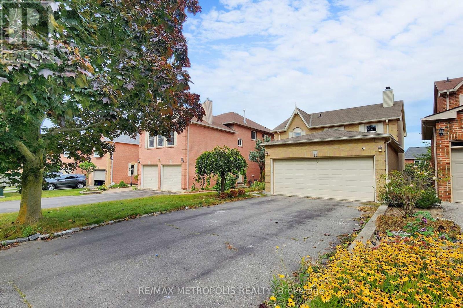 Property at 11 NOAKE CRESCENT image 2