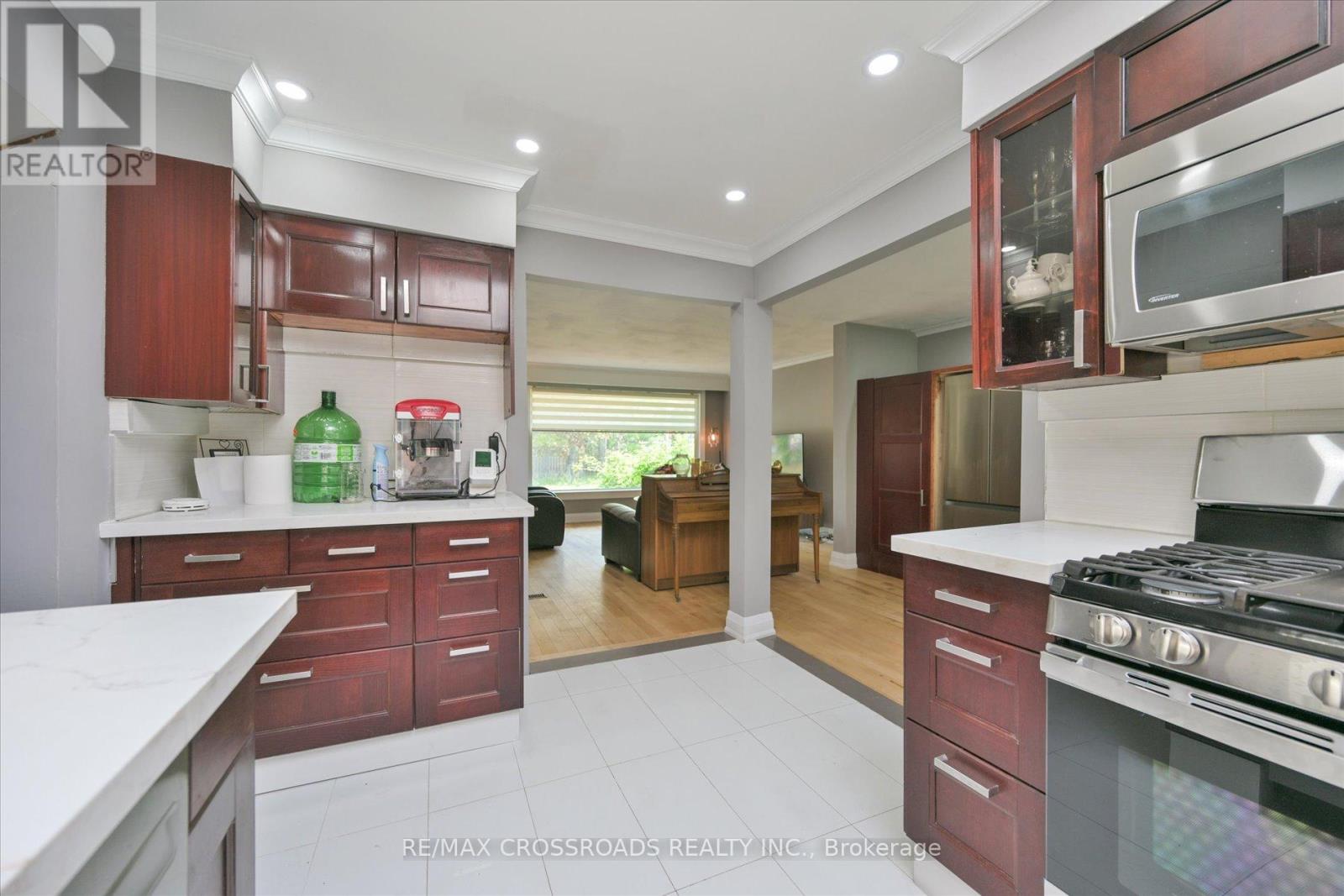 Property at 2 EASTPARK BOULEVARD image 3