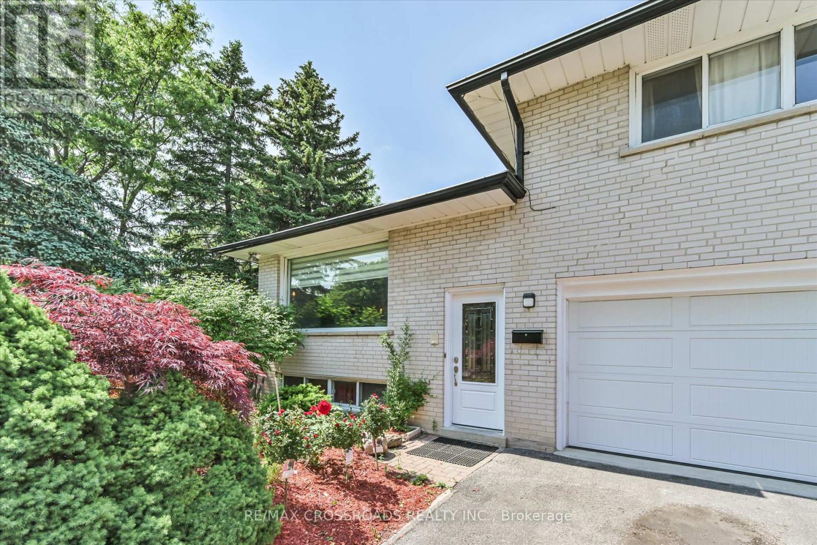 Property at 2 EASTPARK BOULEVARD image 4