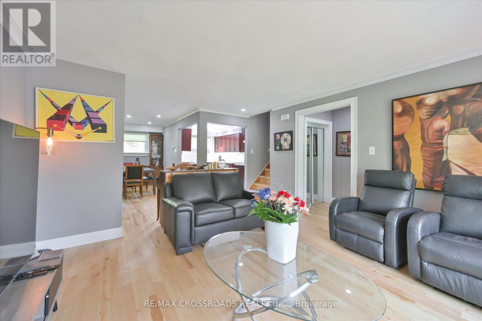 Property at 2 EASTPARK BOULEVARD image 5