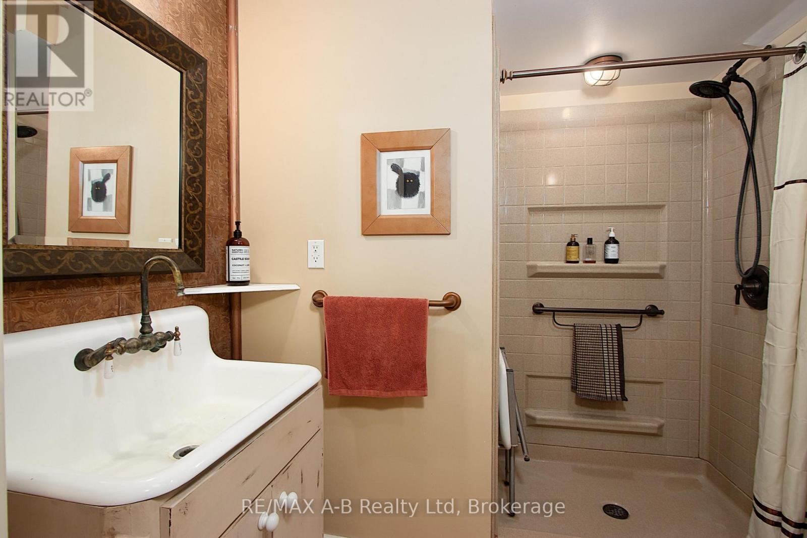 12096 Gale Road, North Middlesex, Ontario  N0M 1A0 - Photo 33 - X12251289