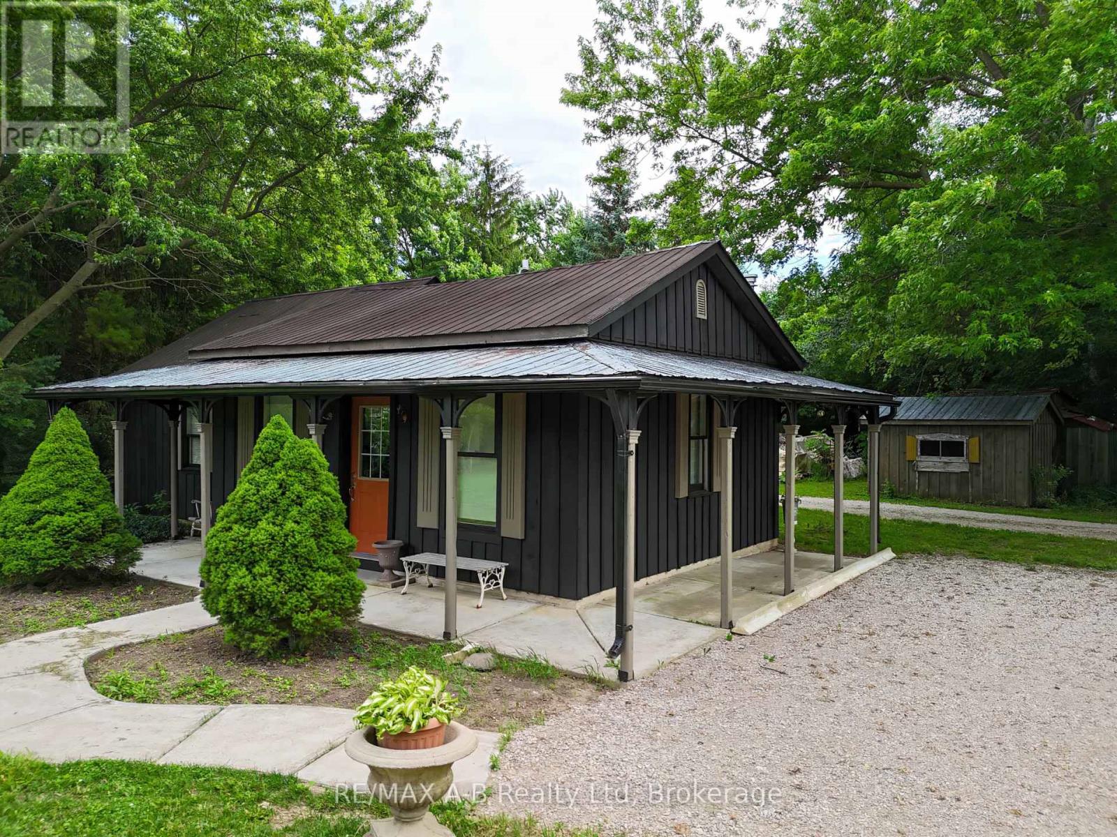 12096 Gale Road, North Middlesex, Ontario  N0M 1A0 - Photo 42 - X12251289