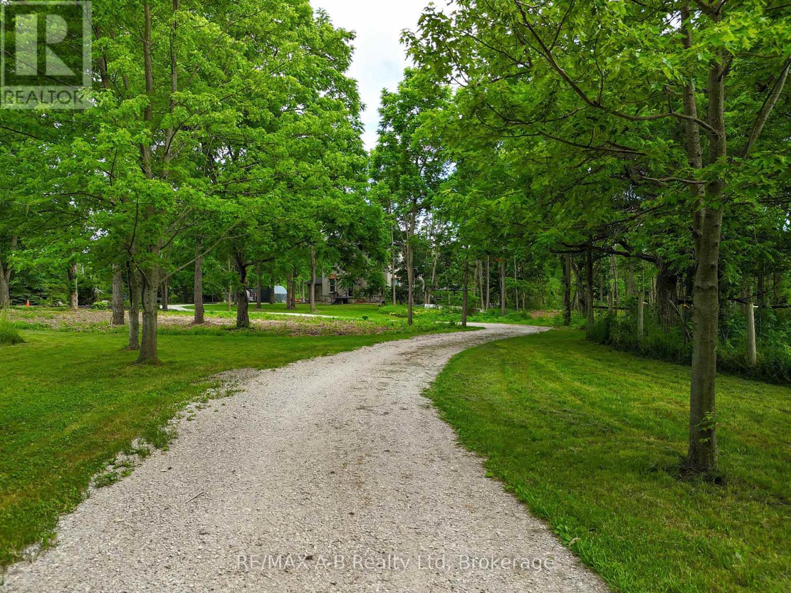 12096 Gale Road, North Middlesex, Ontario  N0M 1A0 - Photo 46 - X12251289